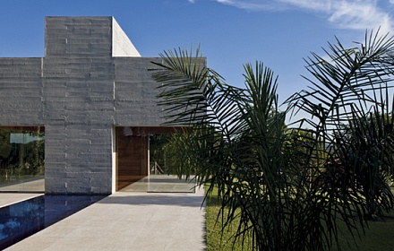 Capilla conceptual de todos los santos en el campus de Martinho