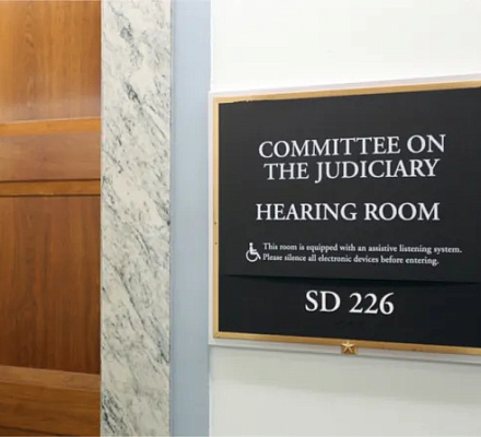 Врачи оспаривают прозвучавшее на слушаниях в Сенате утверждение, что законы о защите жизни убивают женщин