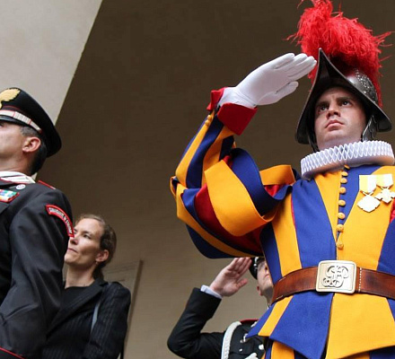 Le reclute della Guardia Svizzera vaticana iniziano le esercitazioni