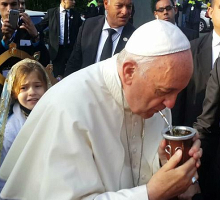 Galletas y empanadas en Dilexit Nos: referencias alimentarias en las enseñanzas del Papa Francisco