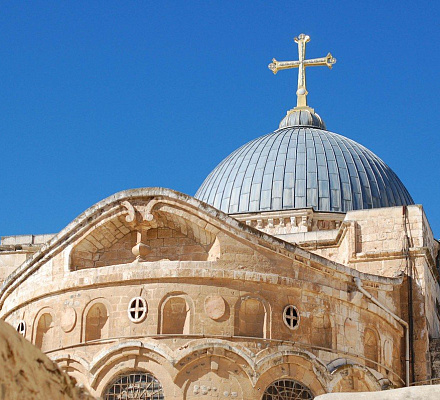La Iglesia del Santo Sepulcro recibe a los creyentes todos los días