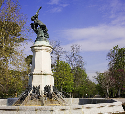 El Angel Caido. Скульптура «Падший ангел» в Мадриде, Испания