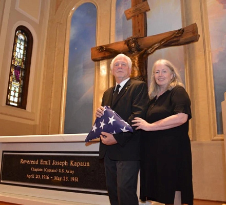 El sobrino del padre Emil Kapaun recuerda a su heroico tío tras el estreno de una película sobre capellanes militares