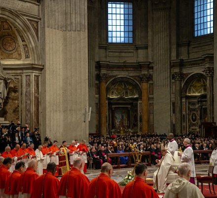 Por qué los cardenales reciben iglesias romanas: Entendiendo el uso que hace el Papa Francisco de las parroquias titulares