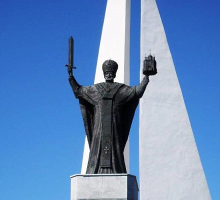 Памятник Николаю Чудотворцу в Калининграде