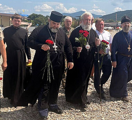 Епископ Новороссийский Сергий совершил литию по погибшим в краснодарском селе Архипо-Осиповка