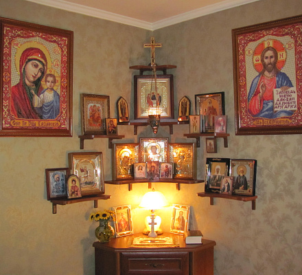 Как правильно располагать иконы в доме