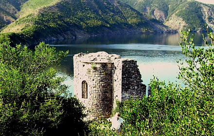 Развалины церкви Сарди