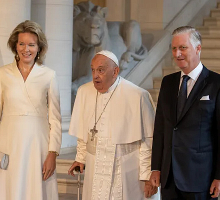 ФОТОГРАФИИ: Папа Франциск встретился с королем и королевой Бельгии в замке Лакен