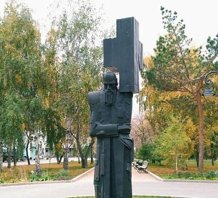 «Крест несущий»: памятник Ф.М. Достоевскому в Омске