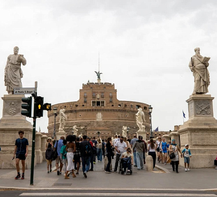 PHOTOS: Angels of Rome’s Ponte Sant’Angelo guide pilgrims through Christ’s passion
