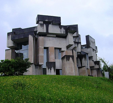 Chiesa della Santissima Trinità, costruita da Wotruba