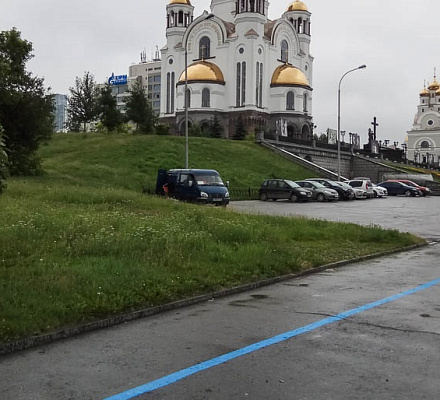 I luoghi di Ekaterinburg associati alla memoria della famiglia reale erano collegati con una linea blu