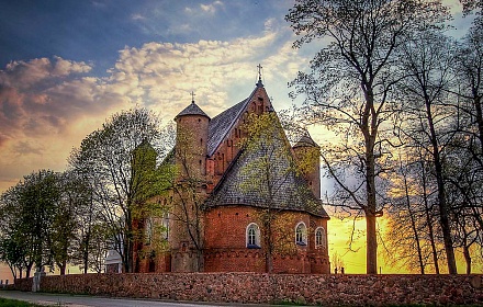 Templo-fortaleza: Iglesia de San Miguel Arcángel en Synkovichi