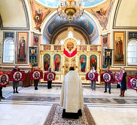 В Успенском соборе Пензы освятили знамена для защитников Отечества