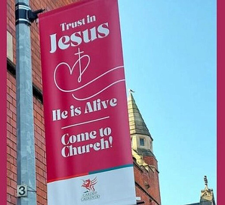 Городской совет Кардиффа не уступил требованиям атеистов убрать рекламу, призывающую горожан посетить храм на Пасху