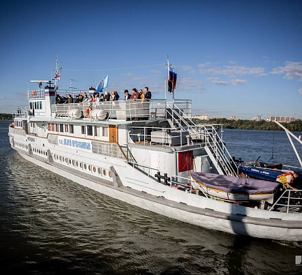 La nave-chiesa “Sant'Andrea il Primo Chiamato” è partita per un viaggio lungo l'Ob con una missione di beneficenza.