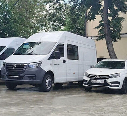 Патриаршая гуманитарная миссия направила в зону конфликта пять новых автомобилей для оказания помощи нуждающимся мирным жителям