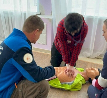 В Горловке сотрудники московской больницы святителя Алексия провели курс первой помощи для студентов