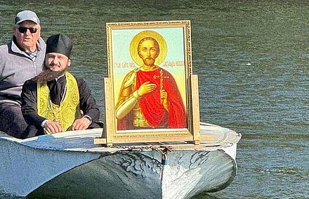 Прошел водный крестный ход по реке Днестр