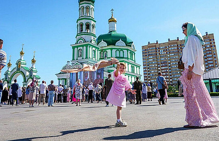 Святейший Патриарх Кирилл призвал помнить историю и не допускать критического разрыва между богатыми и бедными