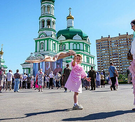 Святейший Патриарх Кирилл призвал помнить историю и не допускать критического разрыва между богатыми и бедными