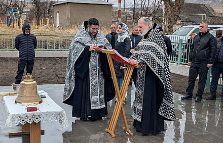 В армянском селе Амракиц освятили колокола для восстановленного храма свт. Николая