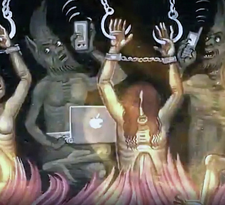 En el templo de la región de Tver aparecen demonios con teléfonos inteligentes en la mano.