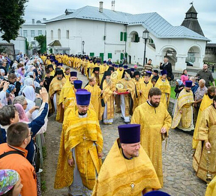 Состоялось принесение мощей святителя Тихона, Патриарха Всероссийского, в Новгородскую митрополию