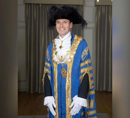 El alcalde de Westminster recibirá el título papal de caballero, el más alto honor para los católicos laicos