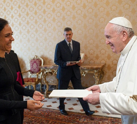 La embajadora saliente de Australia constata el creciente impulso del liderazgo femenino en el Vaticano