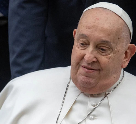 LIVE UPDATES: Pope Francis’ doctors reduce his use of mechanical ventilation on Tuesday