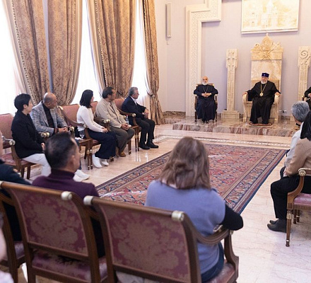 Католикос всех армян принял паломников из Таиланда