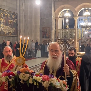 Патриарх Феофил на службе в храме Гроба Господня